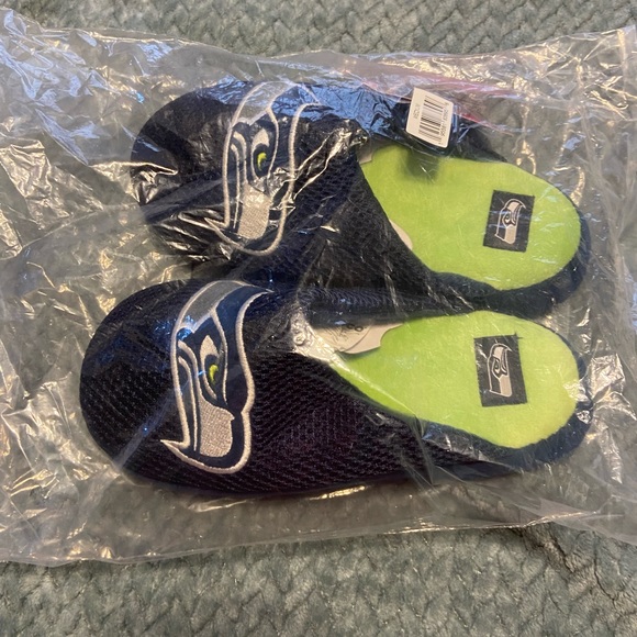 Seattle Seahawks house shoes - Picture 2 of 2